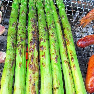 ＢＢＱに☆アスパラガスの丸々焼き